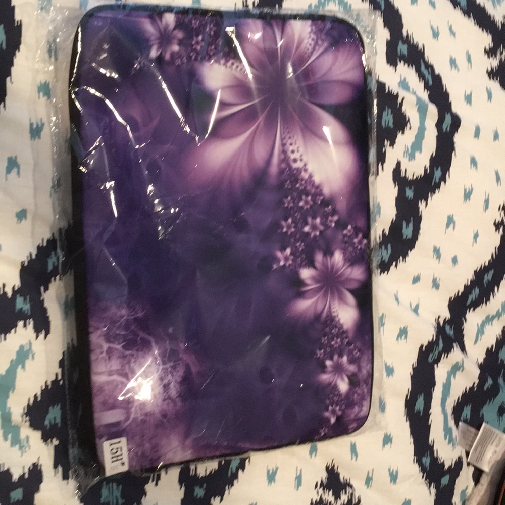 NWT purple flower laptop case 16 inches